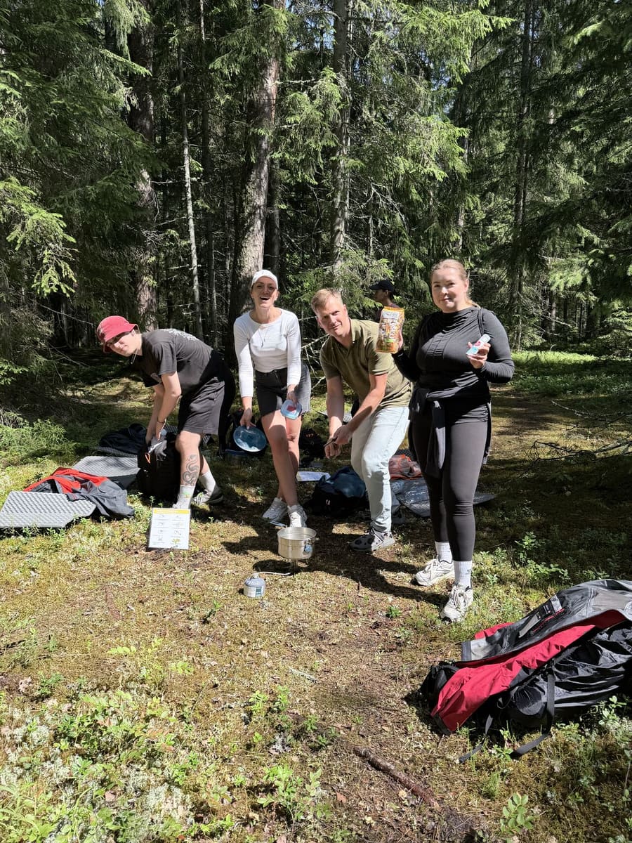 EFFIMODAL team preparing lunch outdoors in the forest